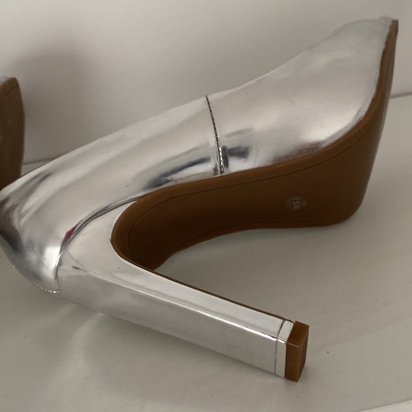 DKNY silver open toe silver heels-BNIB - Picture 3 of 10